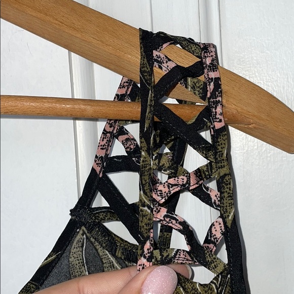 H&M Sheer Pineapple Tank Top - Picture 4 of 4